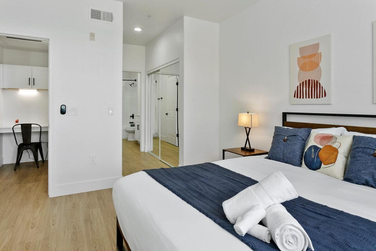Cozysuites Glendale By The Stadium With Pool 06 Exterior photo